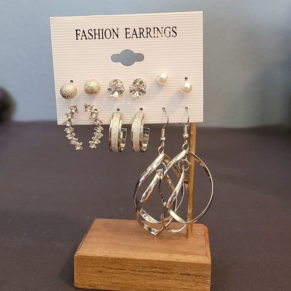 🪦5/$30 6 Piece Silver Earing Set